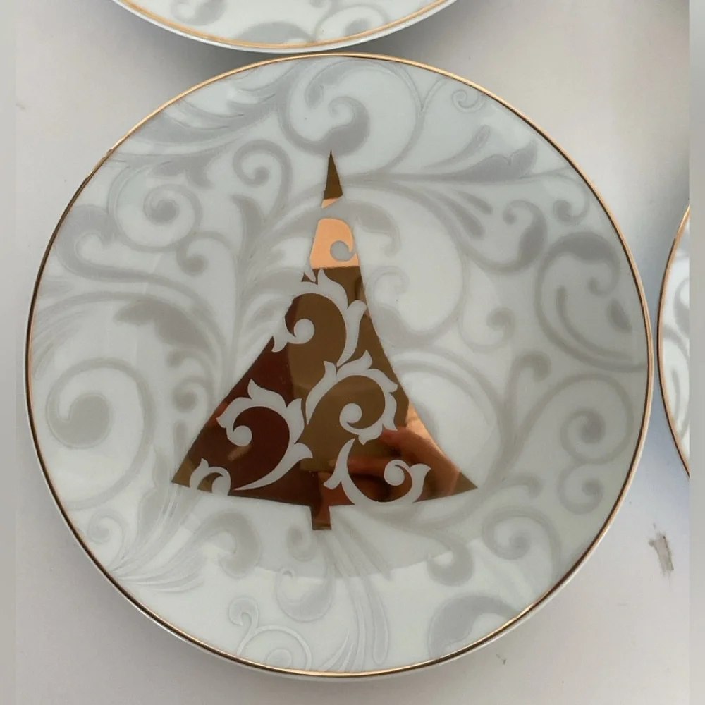 Pier 1 Christmas Tree Appetizer Plates set of Four. NWT